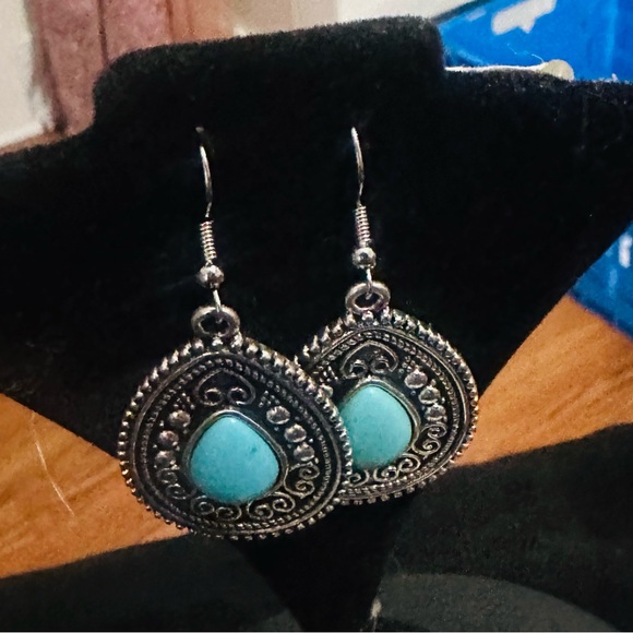 paparazzi Jewelry - Paparazzi Silver and Turquoise Earrings!